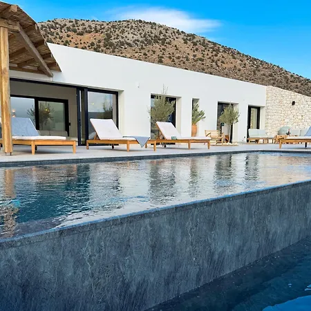 Luxury With Private Infinity Pool And Stunning Sea View